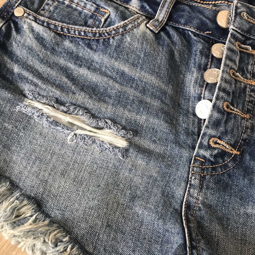 🔸3🔸 Refuge Jean Shorts - Picture 4 of 13